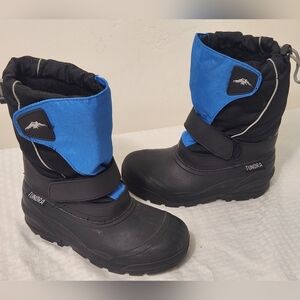 Tundra Kids Blue and Black Winter Boots Size 2.  # Z12